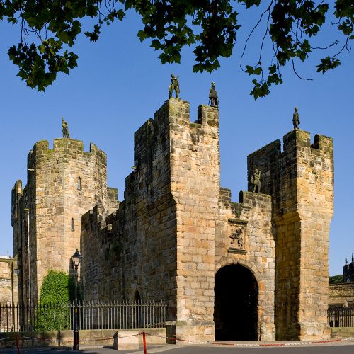 alnwick-castle-northumberland-england-2023-11-27-05-20-30-utc